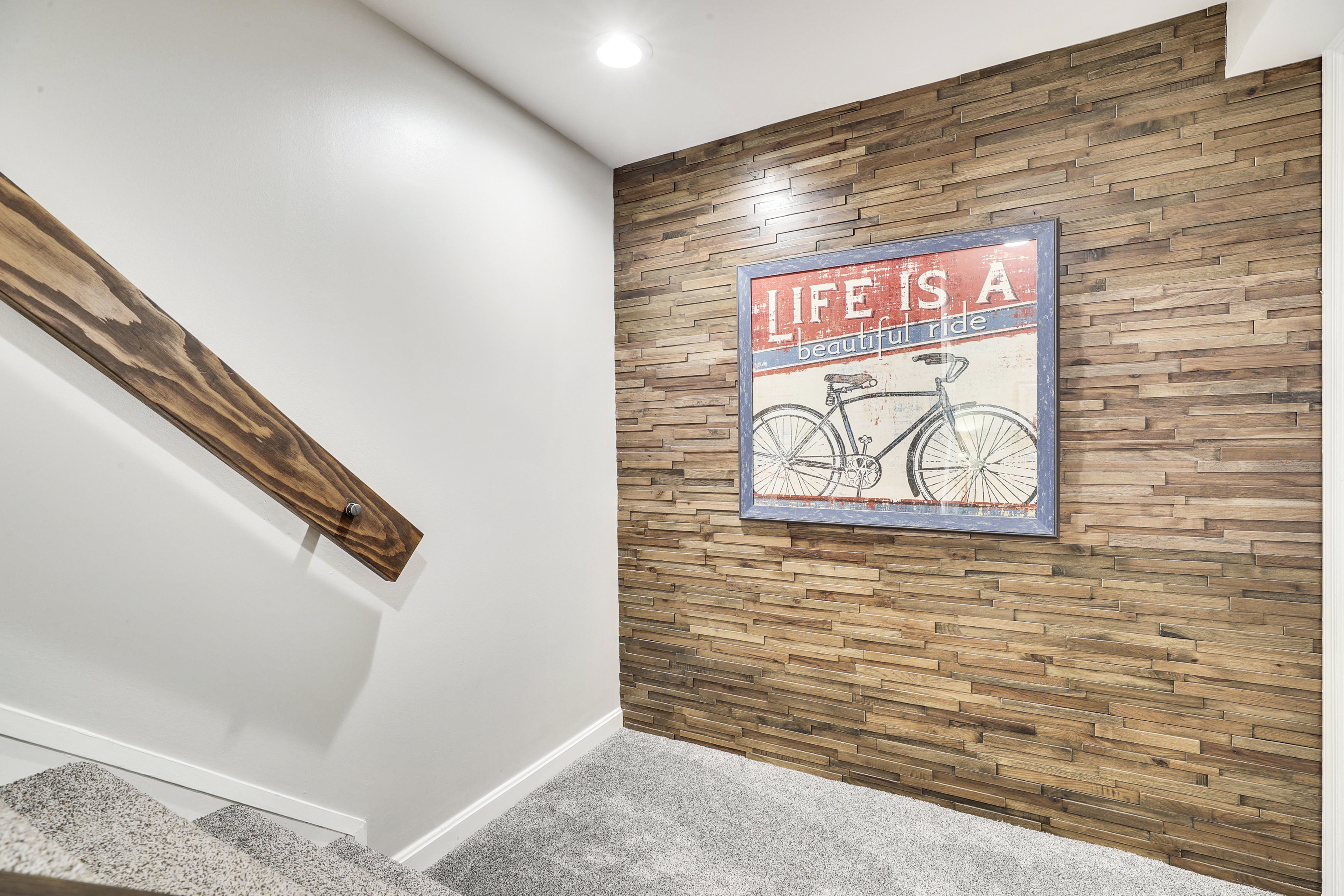 Interior-Landing Wood Wall Detail-12I6842