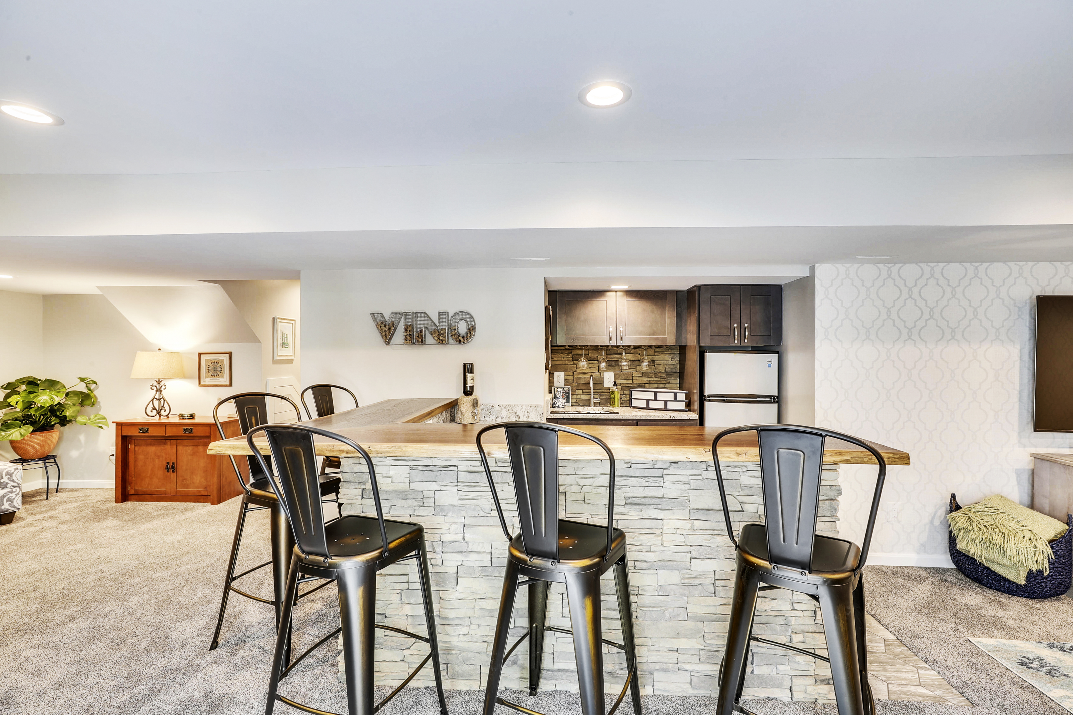 Interior-Wet Bar-12I6812