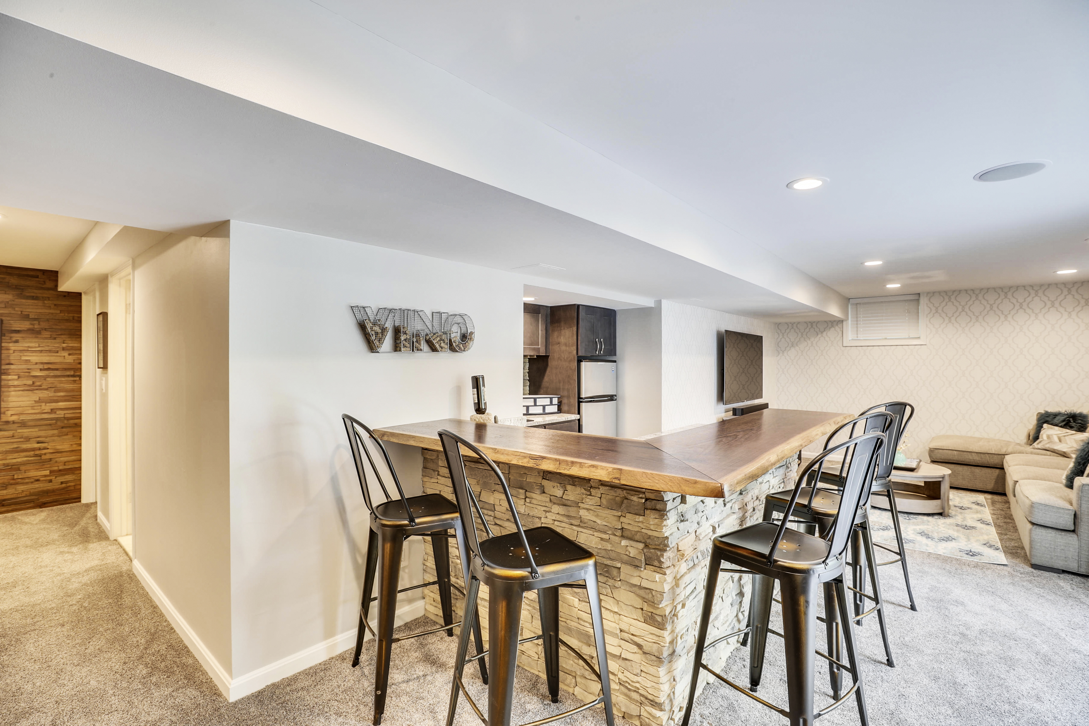 Interior-Wet Bar-12I6817