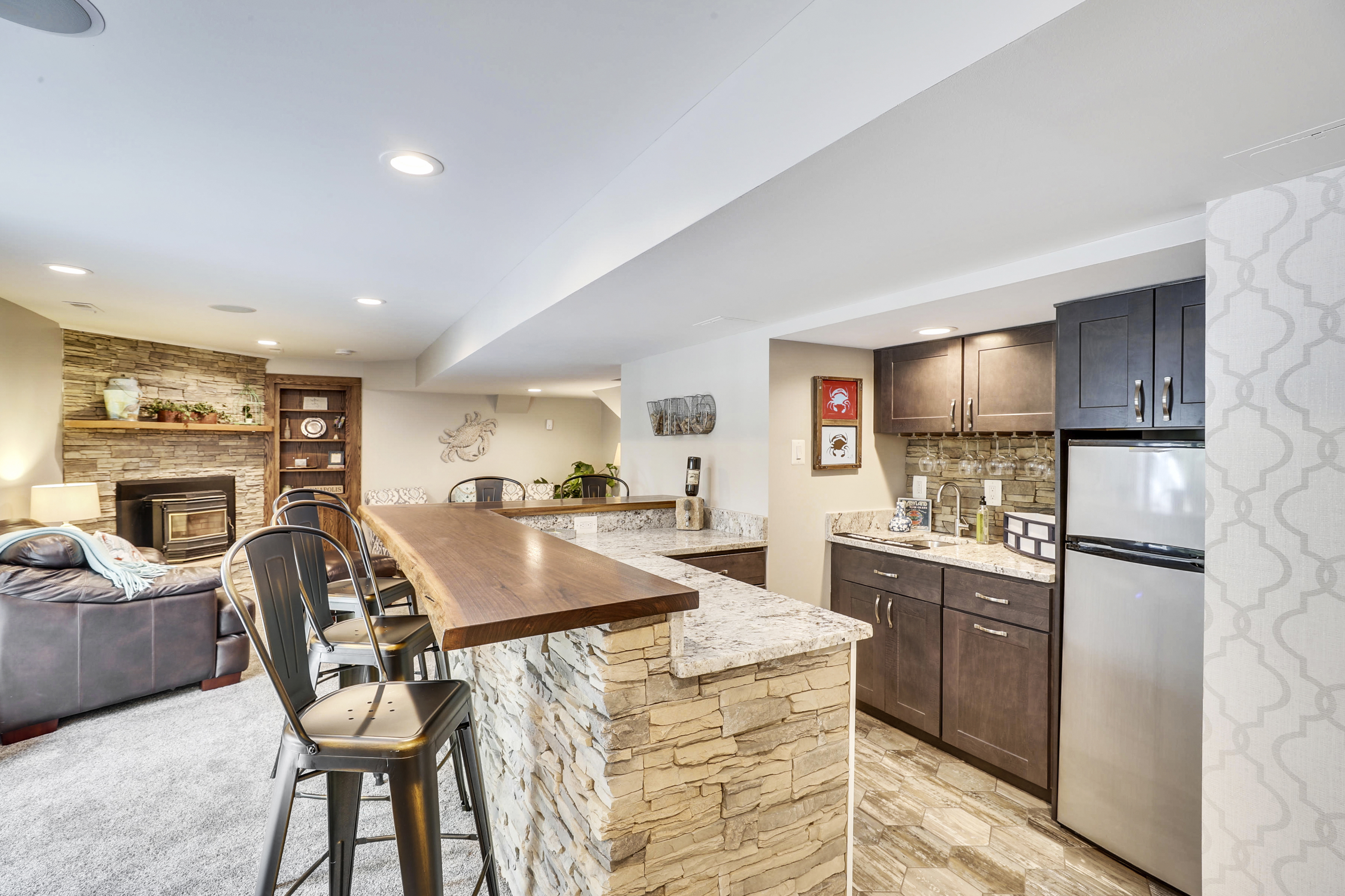 Interior-Wet Bar-12I6822