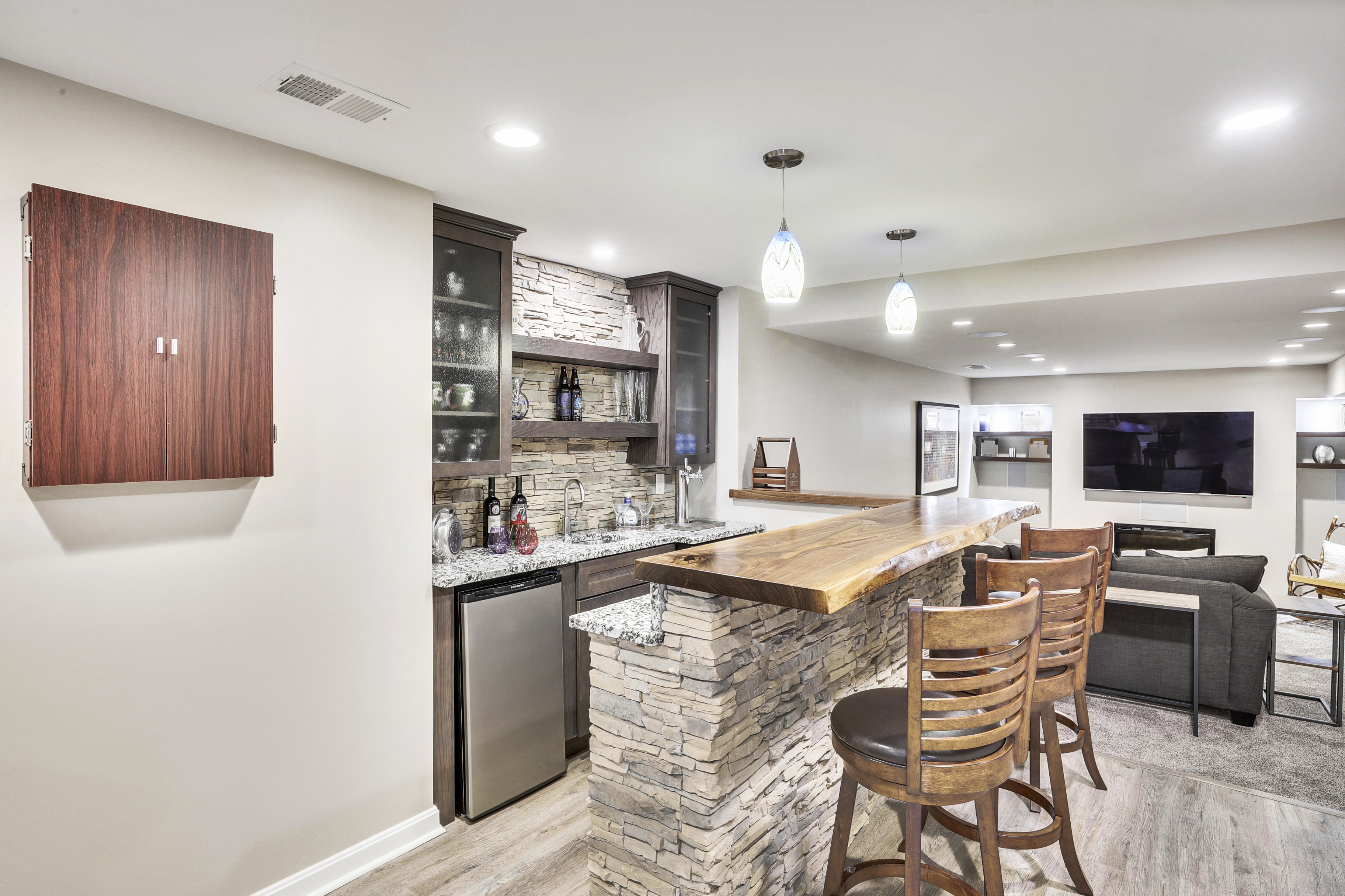 Lower Level-Wet Bar-12I1214