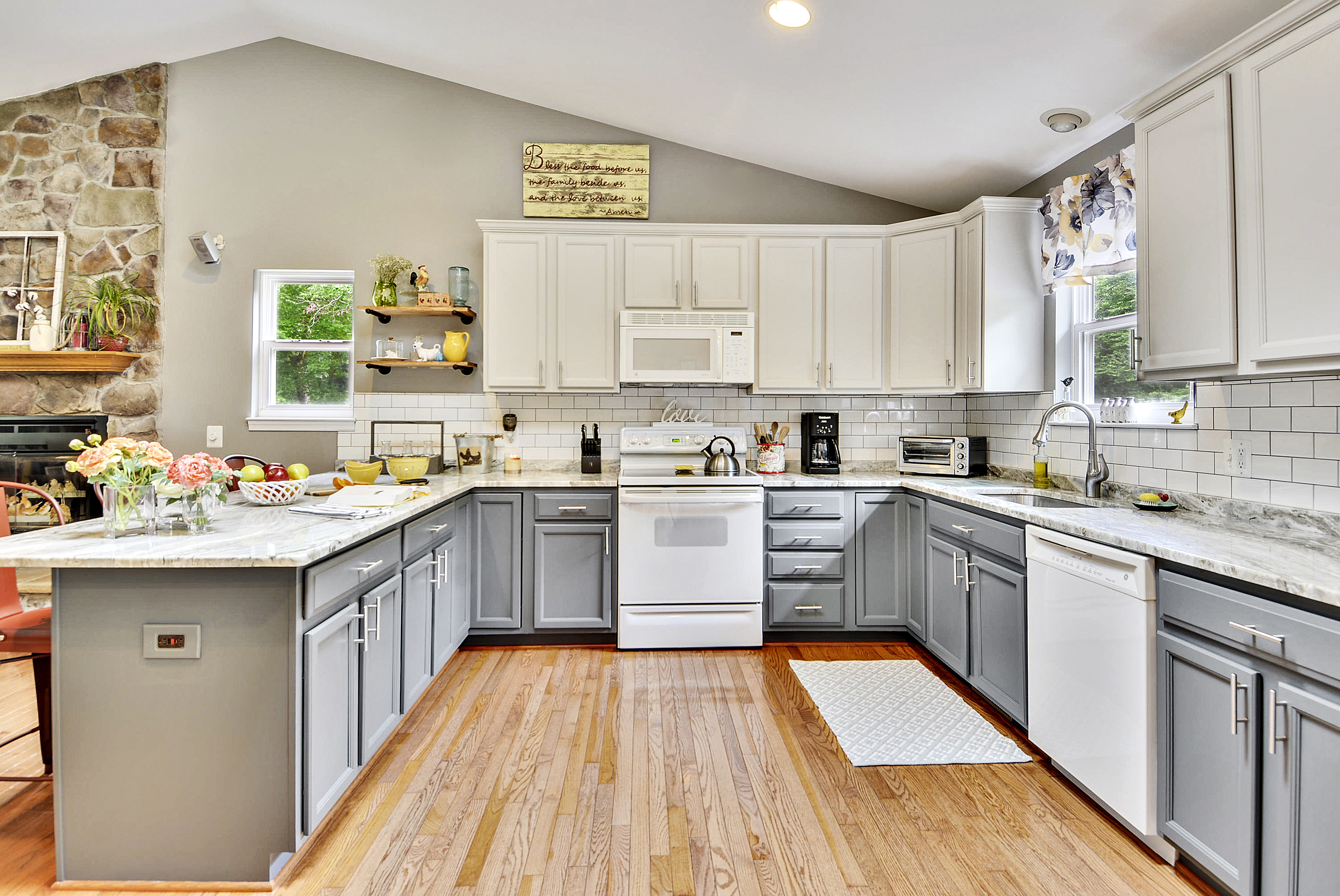 Main Level-Kitchen-DSC3170