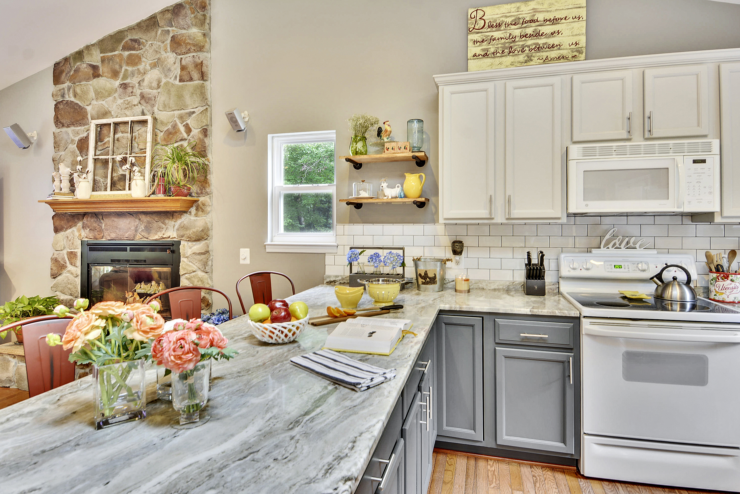 Main Level-Kitchen-DSC3180