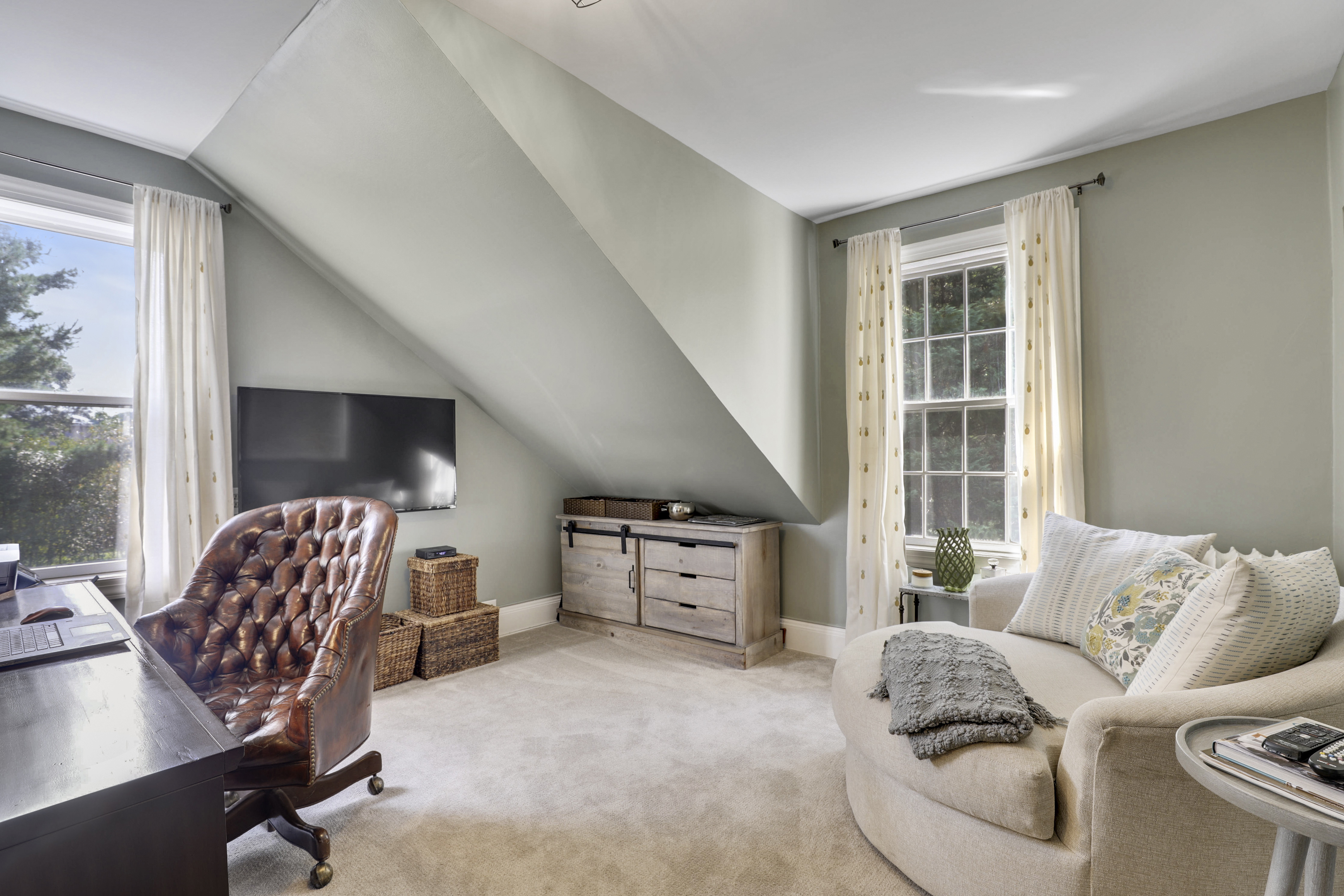 Main Level-Office-S3A0111