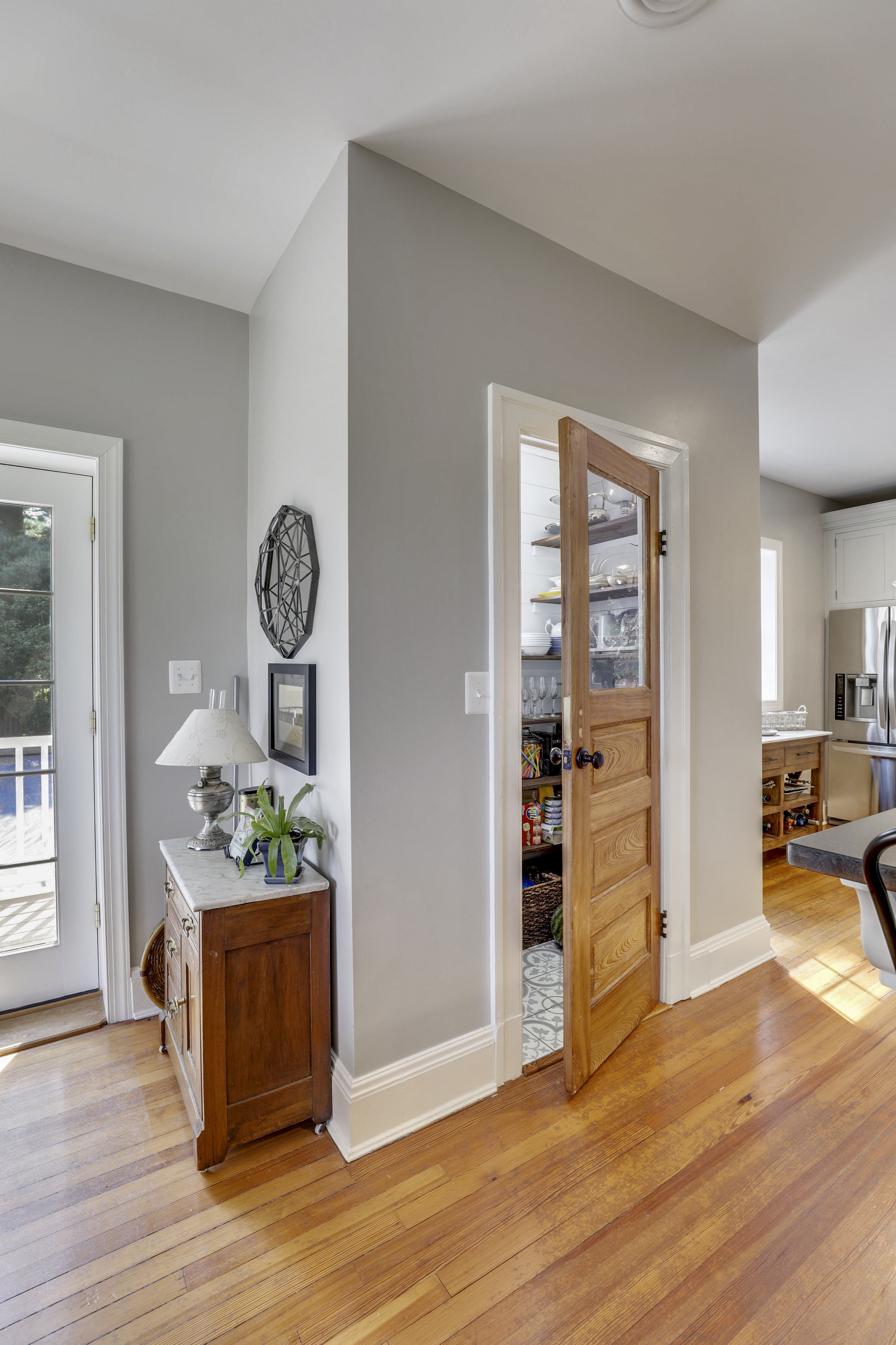 Main Level-Pantry-S3A0076