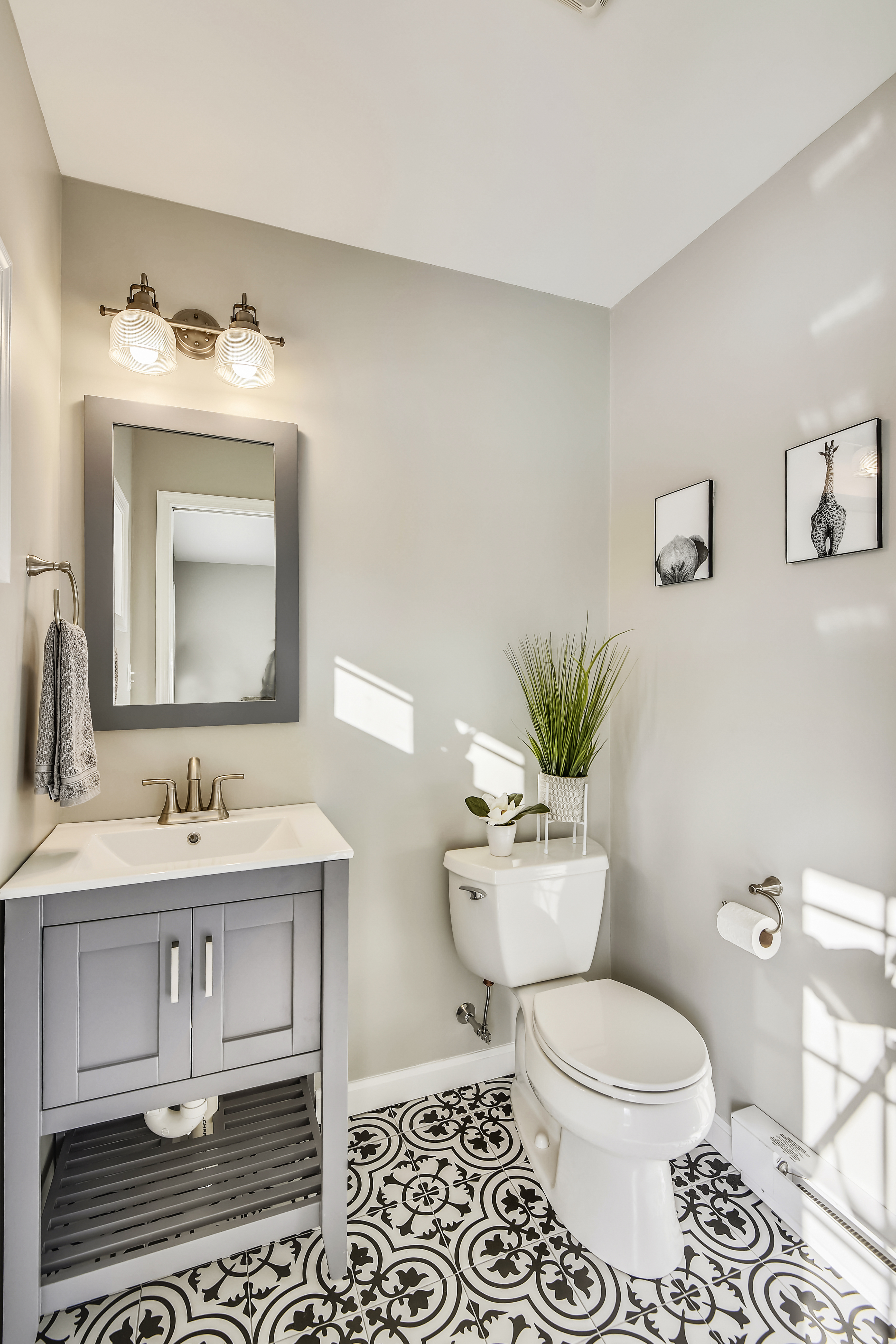 main level-bath-dsc8667