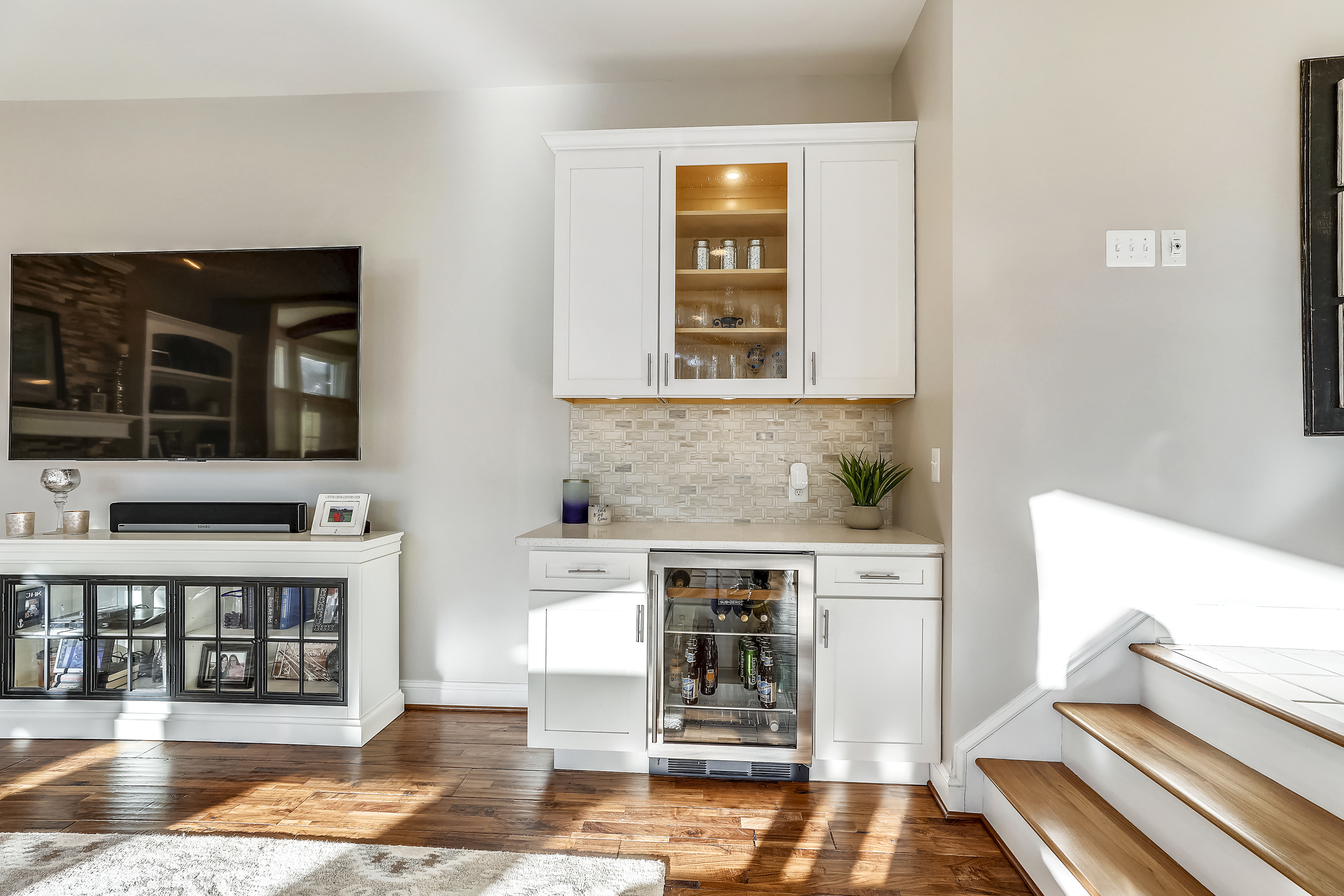 main level-wet bar-s3a0021