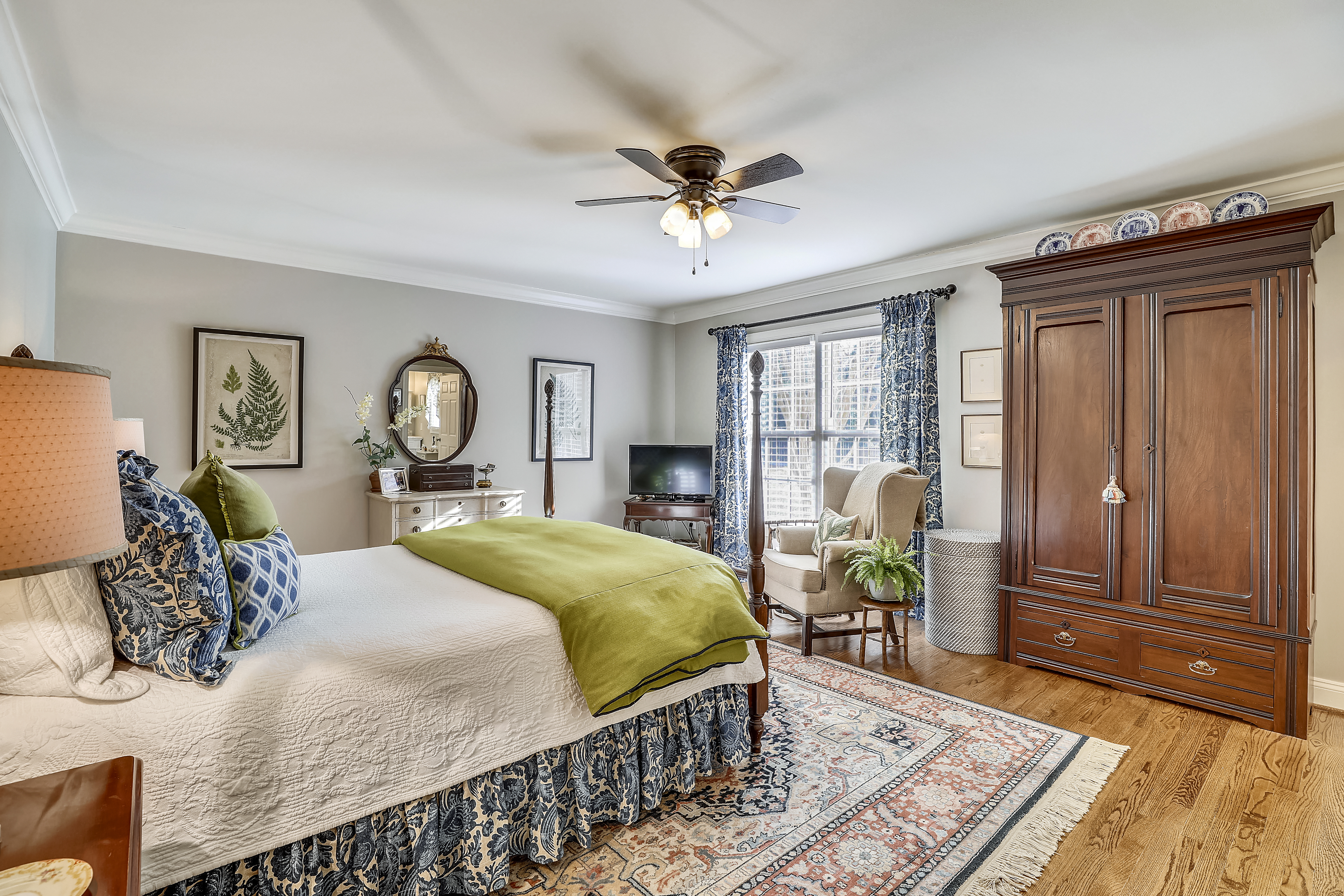 Main Level-Bedroom-S3A0071