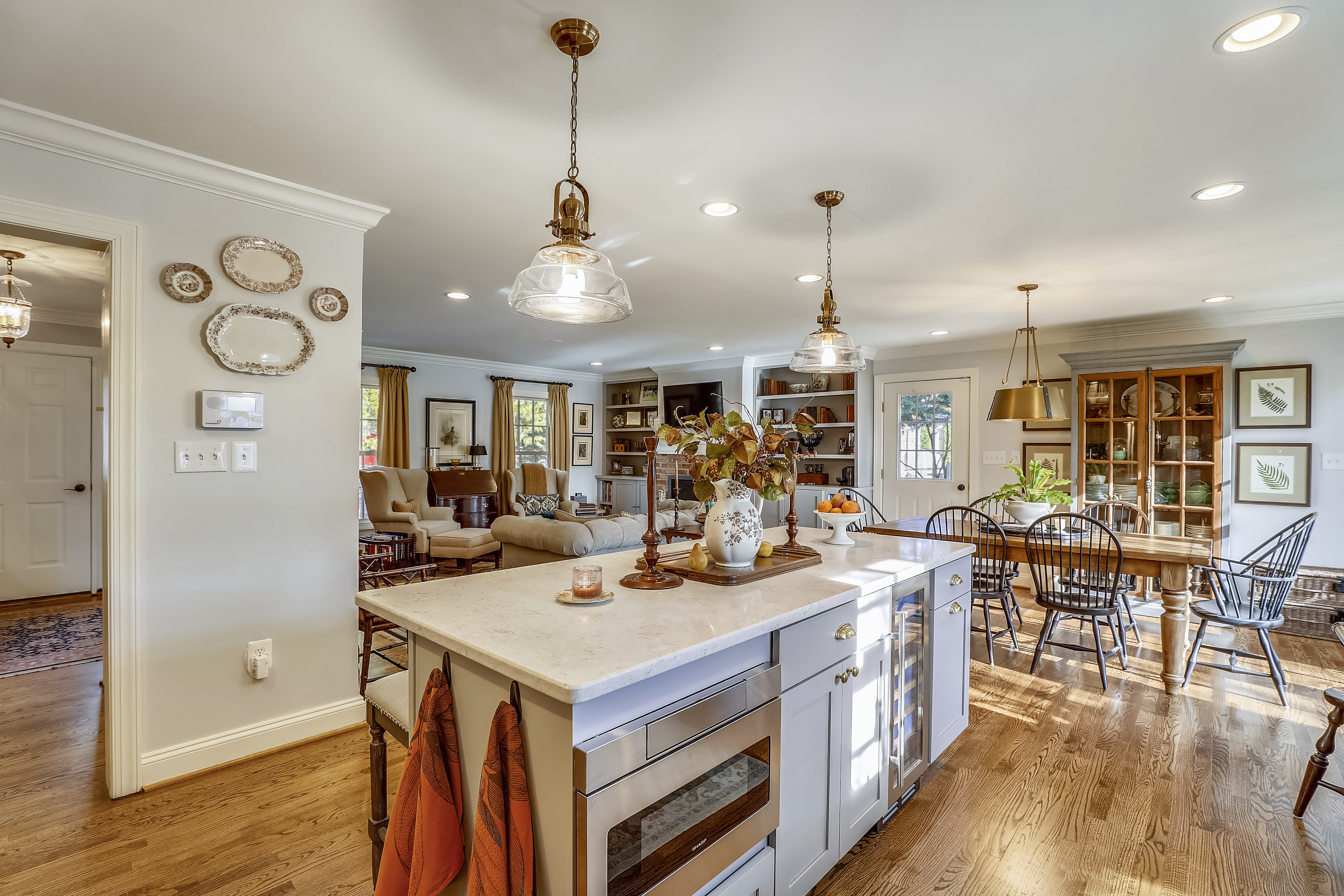 Main Level-Kitchen-S3A0041