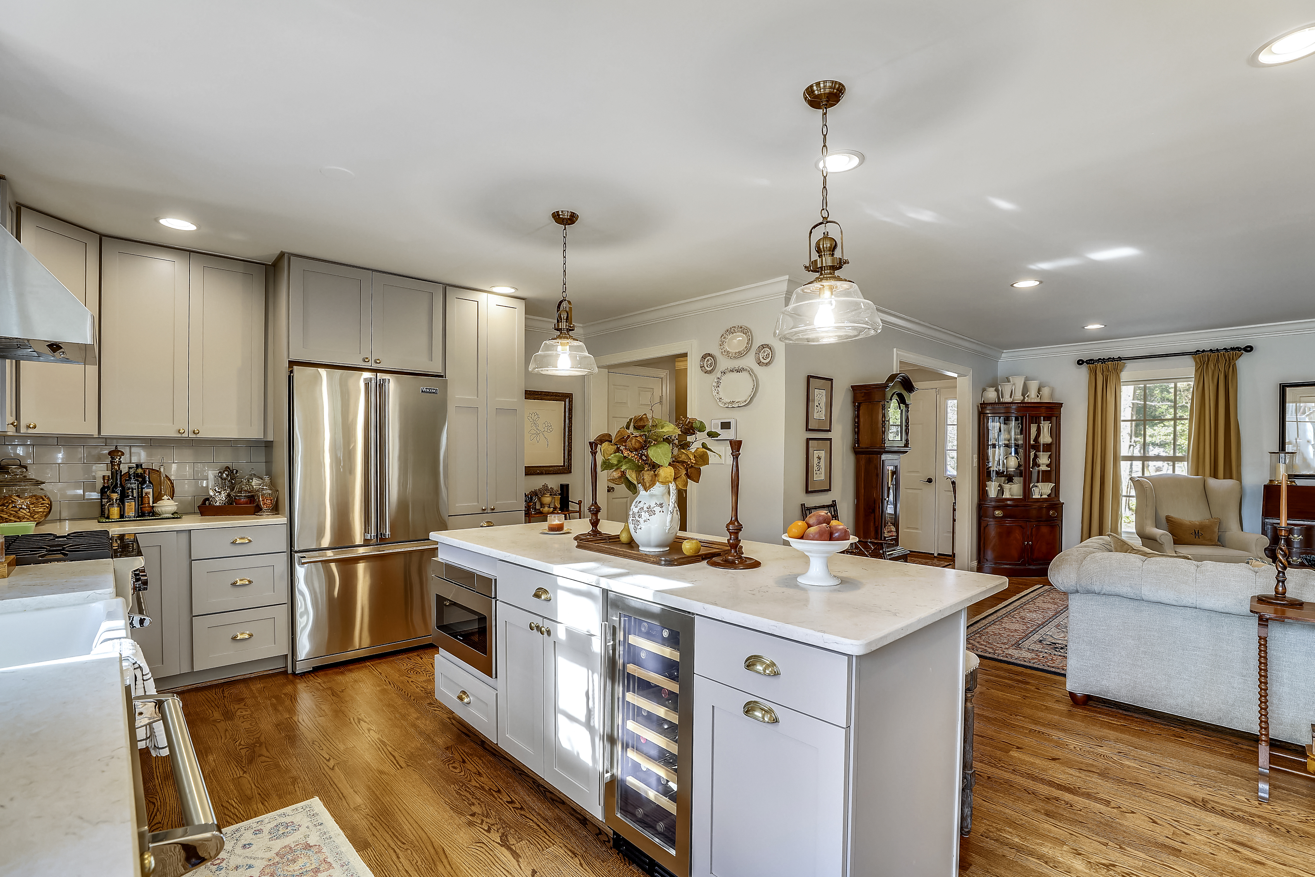 Main Level-Kitchen-S3A0046