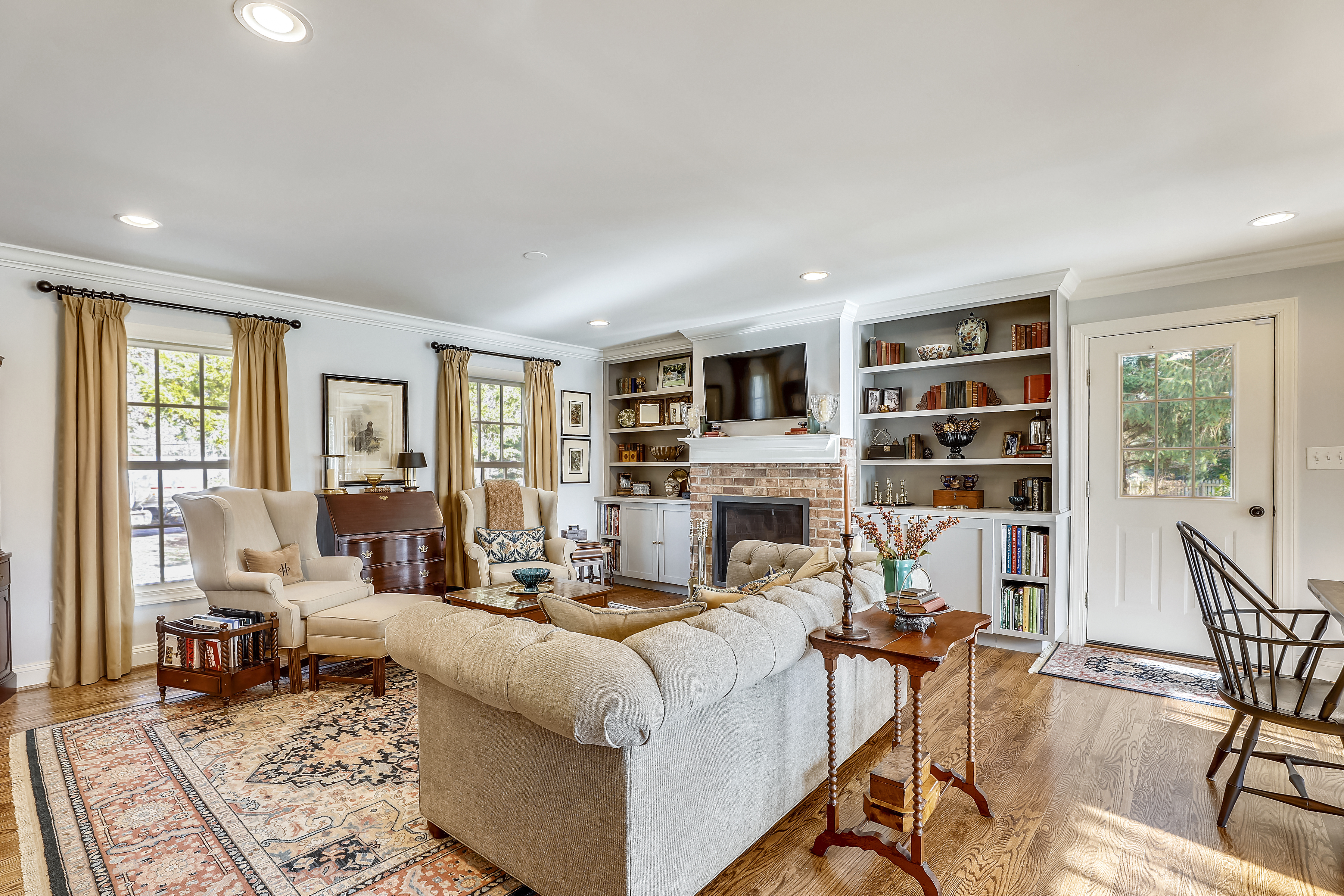 Main Level-Living Area-S3A0011