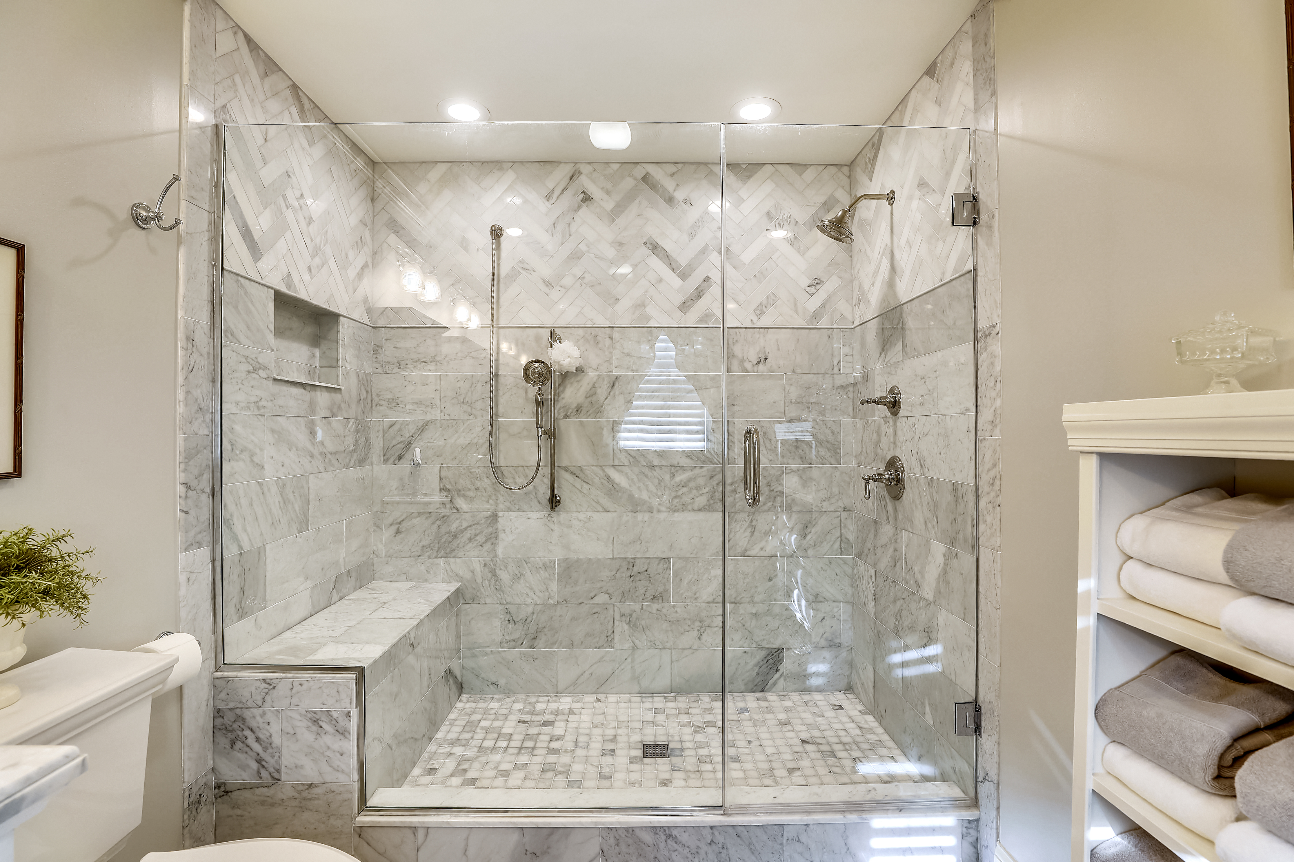 Main Level-Shower-S3A0081