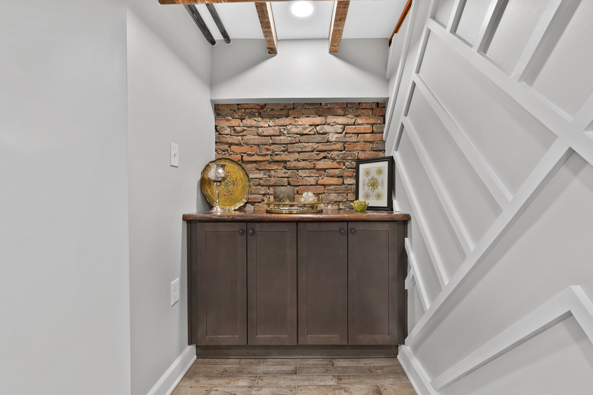 Barton Bar Straight On